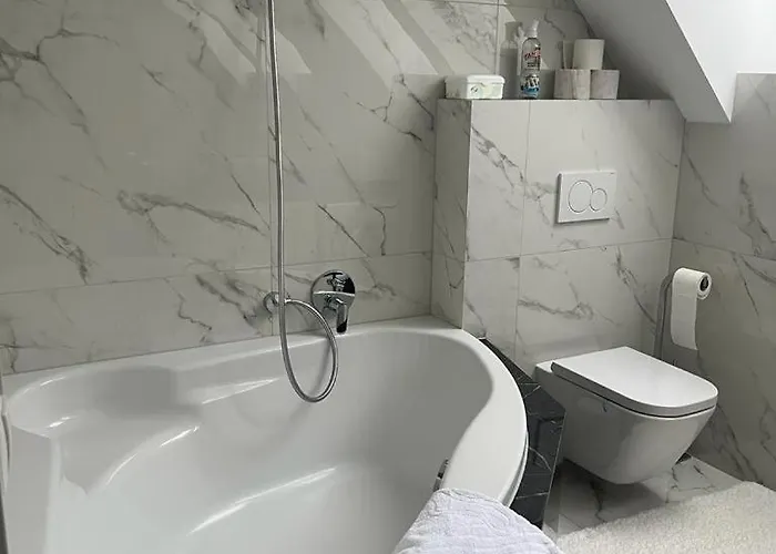 B-apartment 12 *